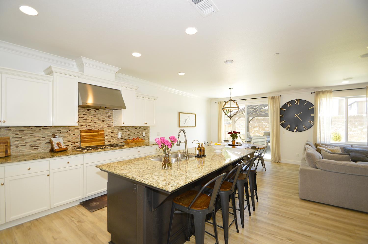 4287 Salem Ln, Clovis, CA 93619