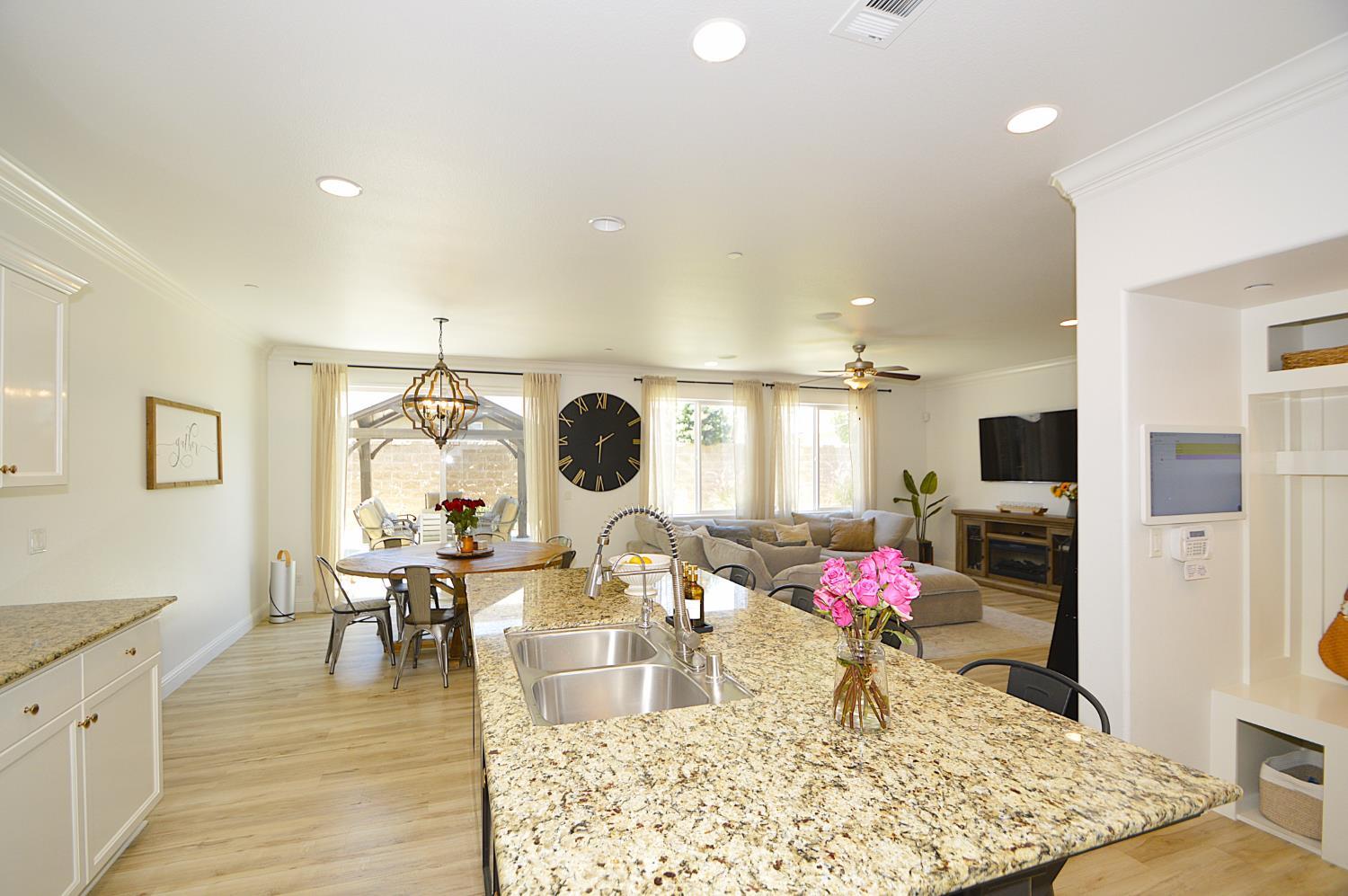 4287 Salem Ln, Clovis, CA 93619