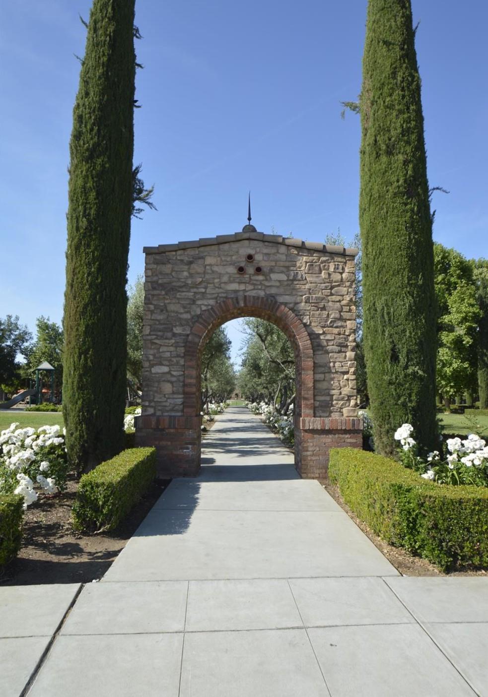 4287 Salem Ln, Clovis, CA 93619