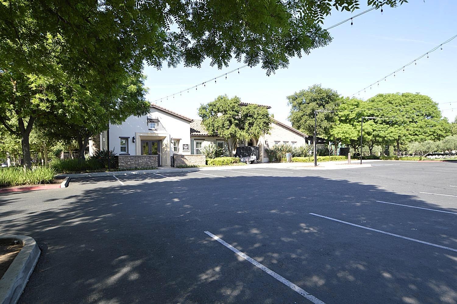 4287 Salem Ln, Clovis, CA 93619