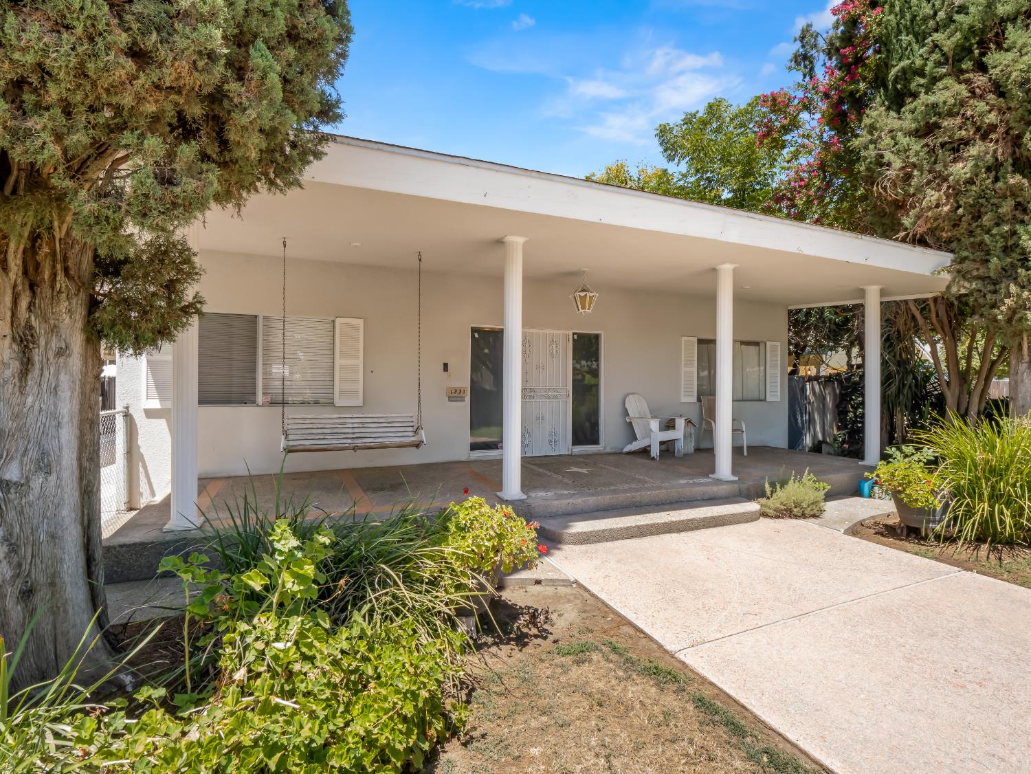 1231 N Roosevelt Ave, Fresno, CA 93728