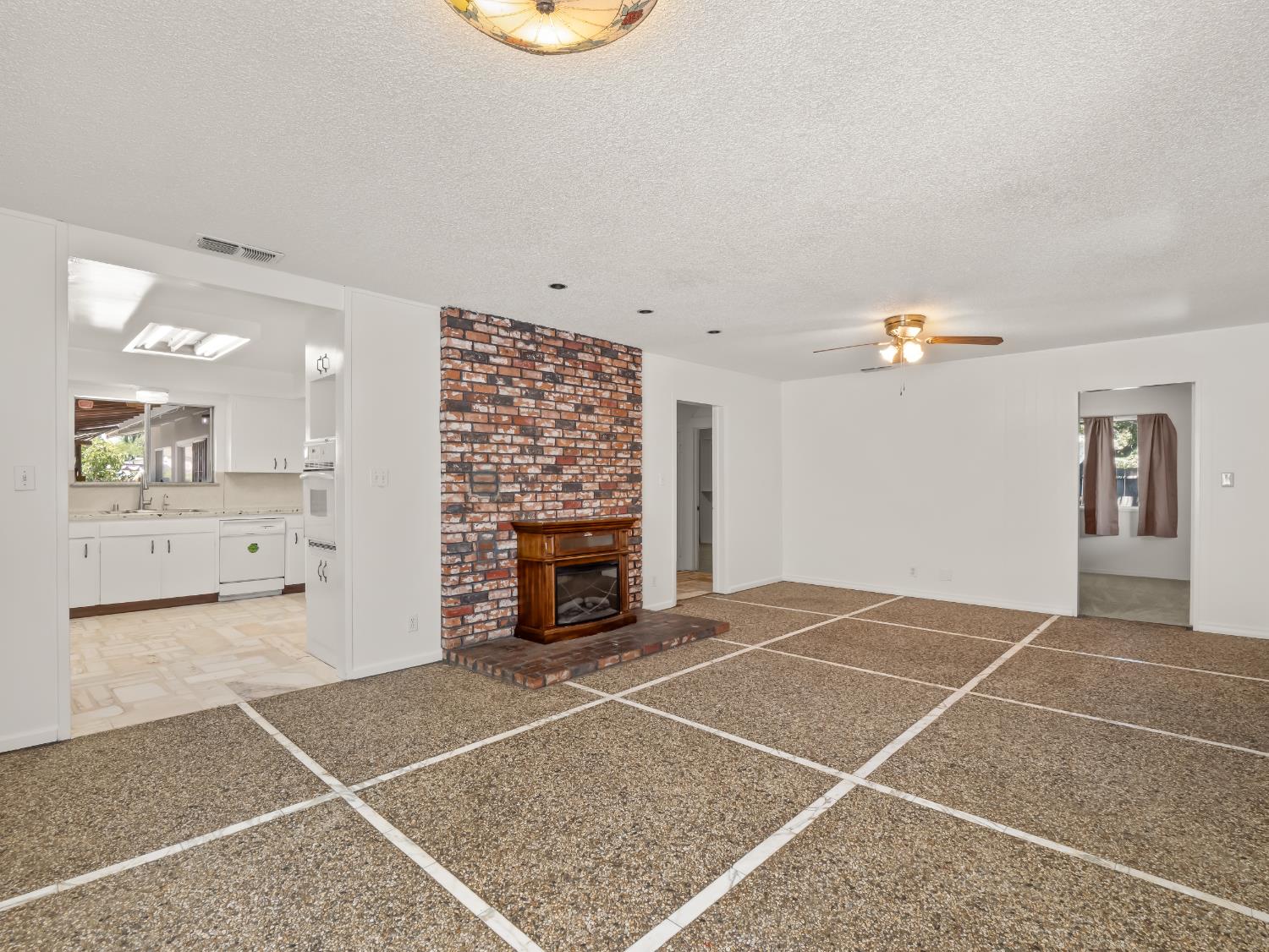 1231 N Roosevelt Ave, Fresno, CA 93728