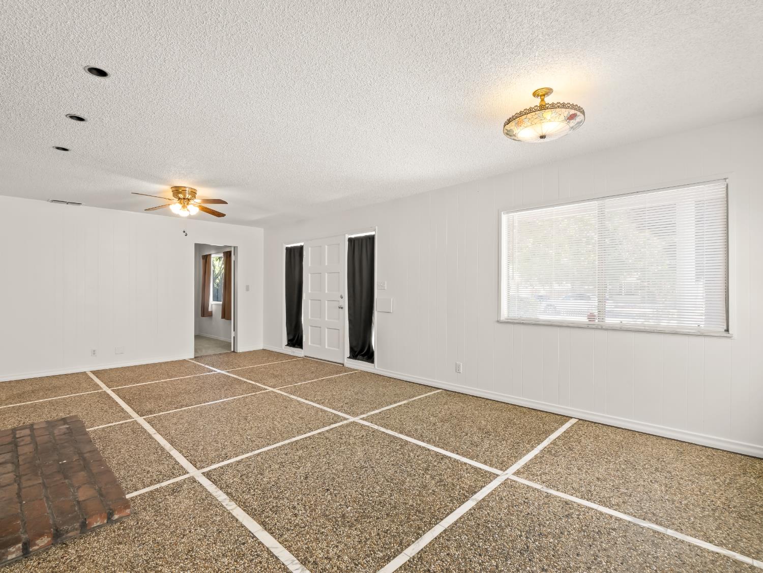 1231 N Roosevelt Ave, Fresno, CA 93728