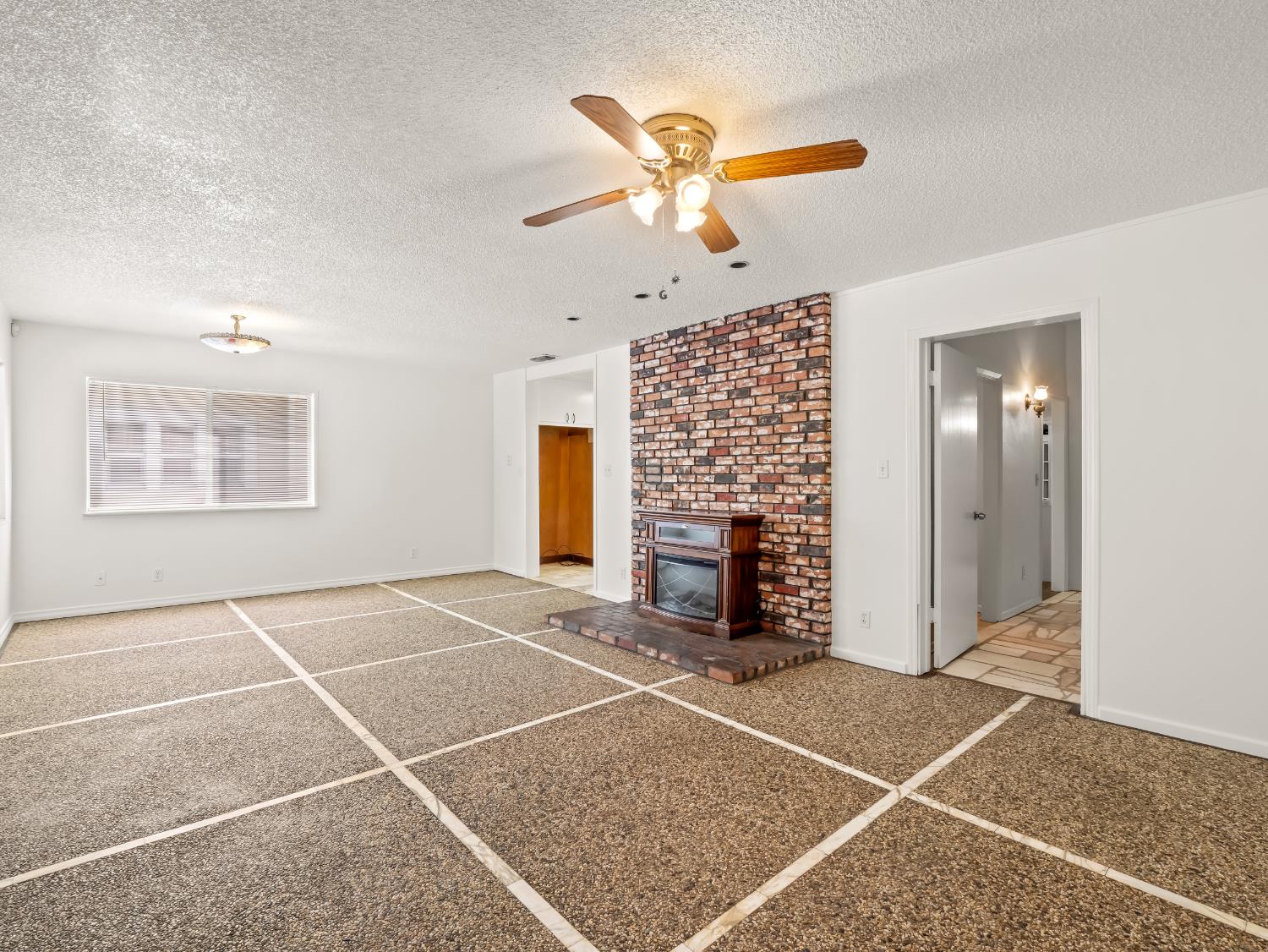 1231 N Roosevelt Ave, Fresno, CA 93728