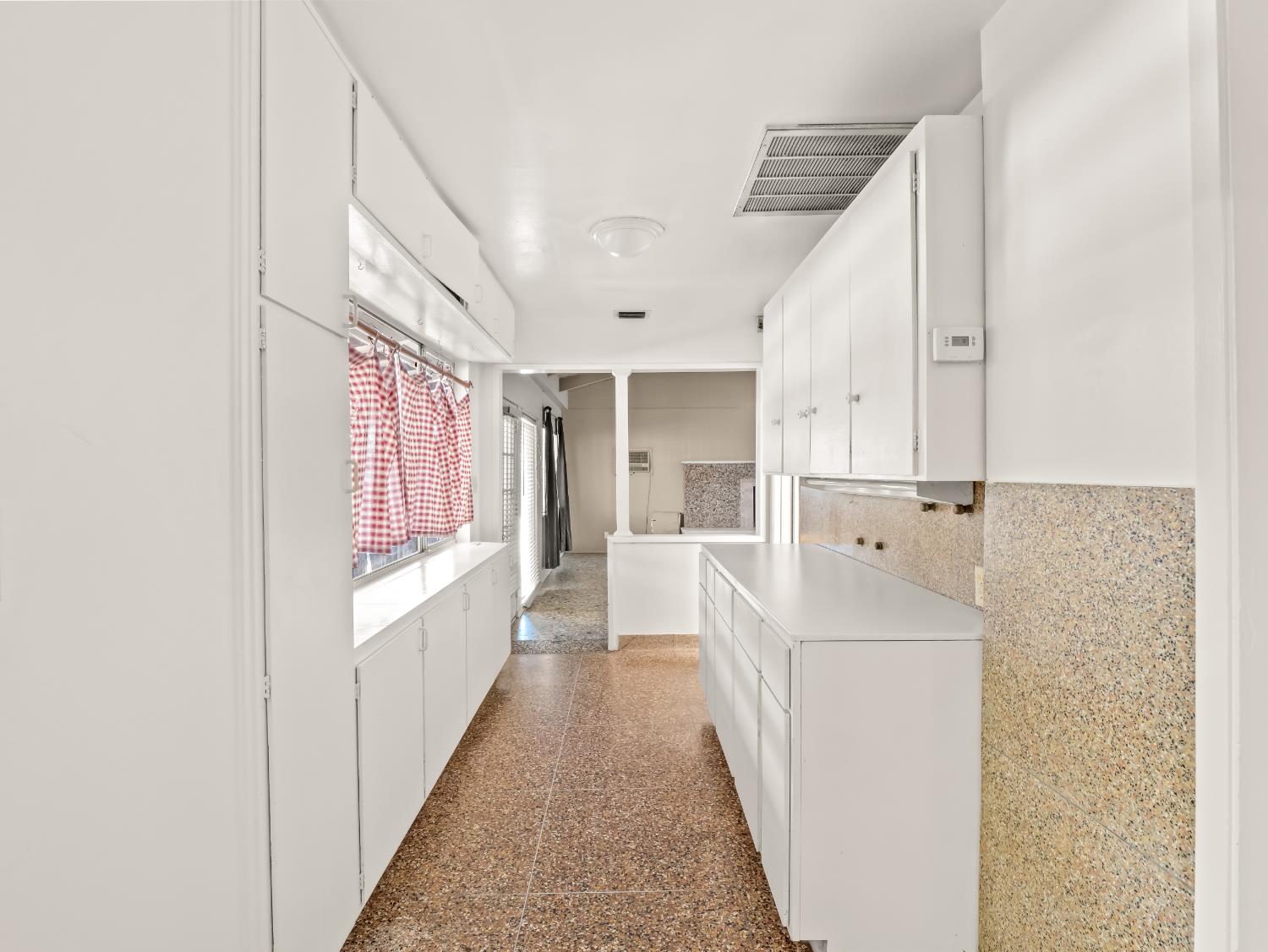 1231 N Roosevelt Ave, Fresno, CA 93728