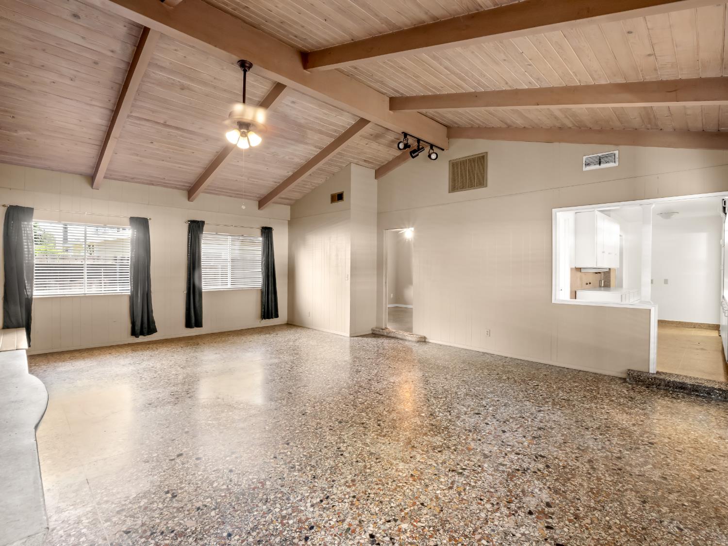 1231 N Roosevelt Ave, Fresno, CA 93728