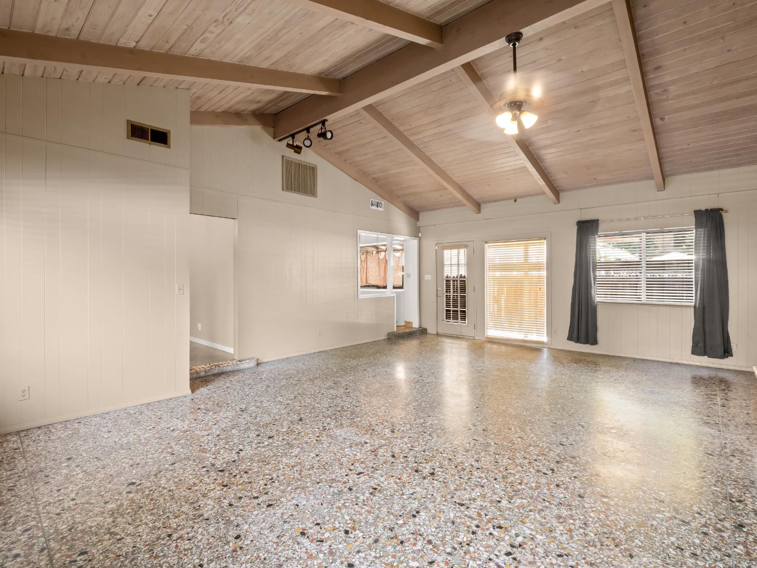 1231 N Roosevelt Ave, Fresno, CA 93728