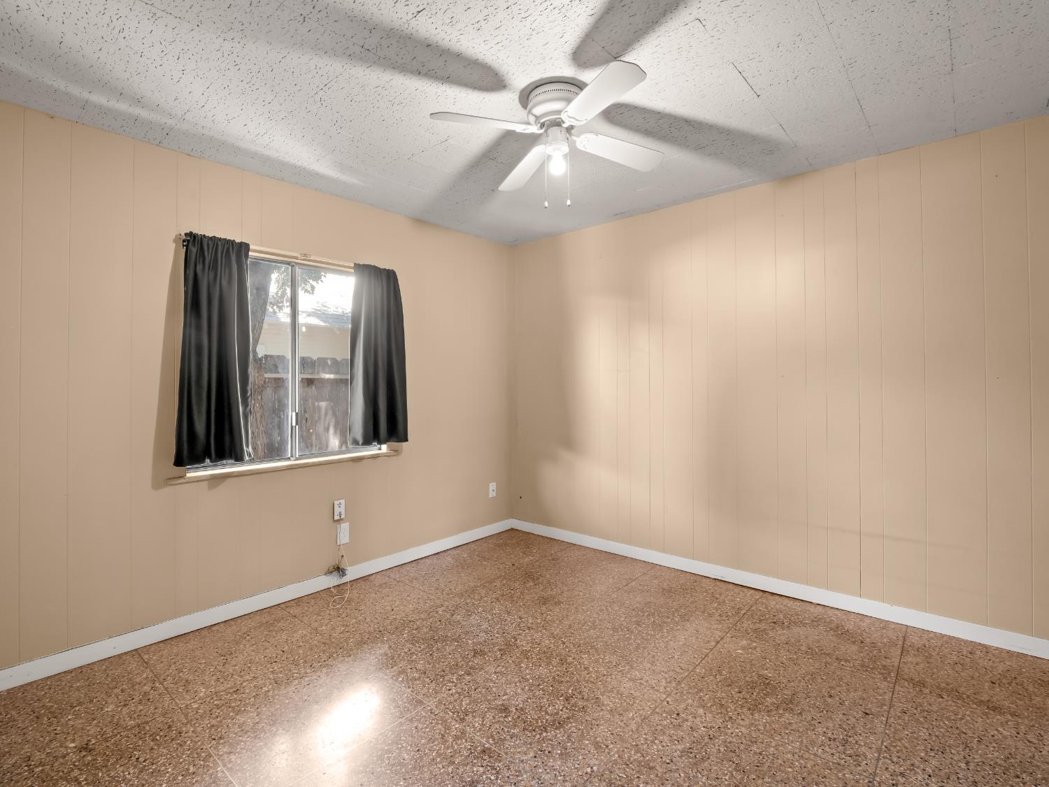 1231 N Roosevelt Ave, Fresno, CA 93728