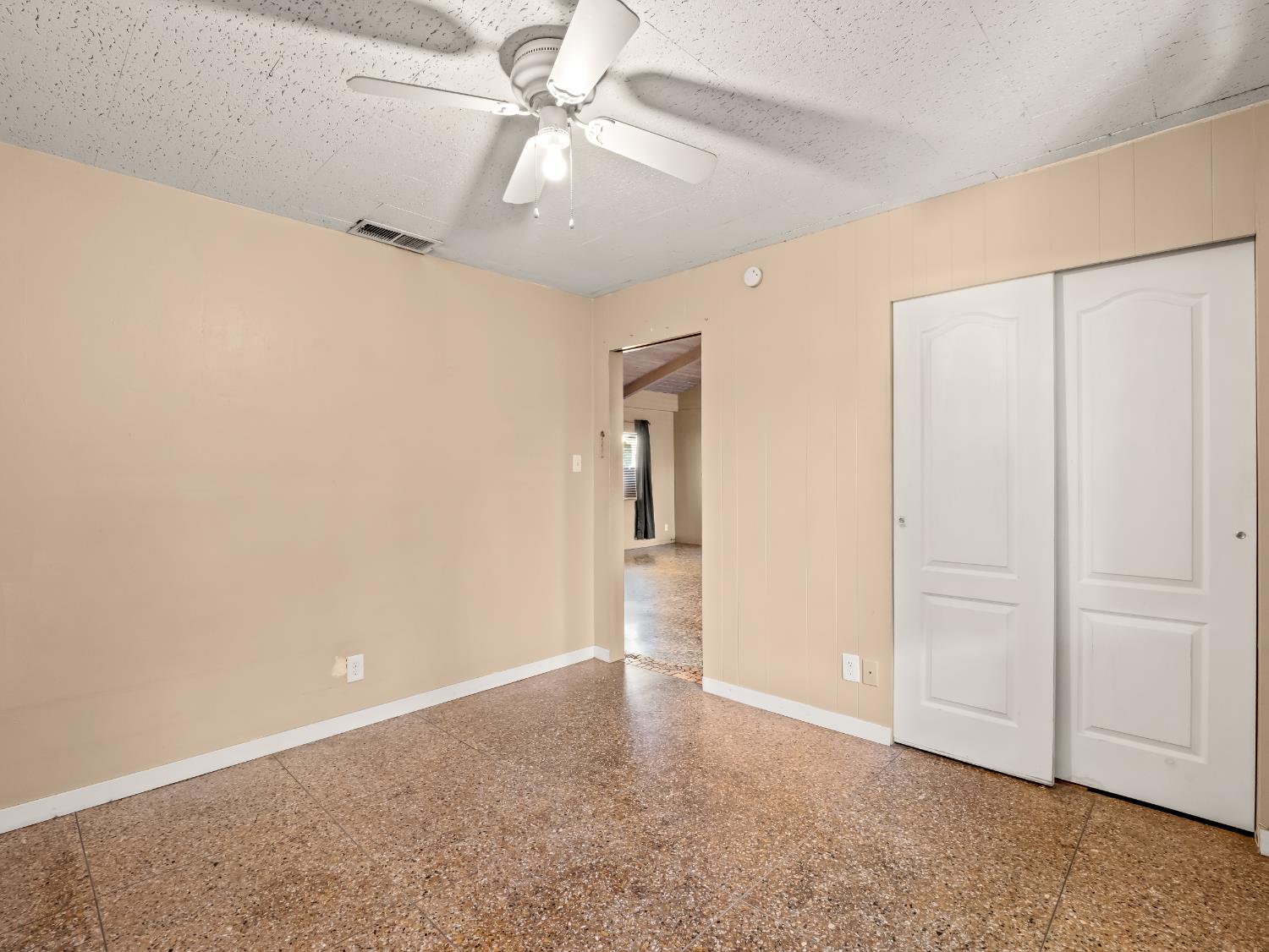 1231 N Roosevelt Ave, Fresno, CA 93728