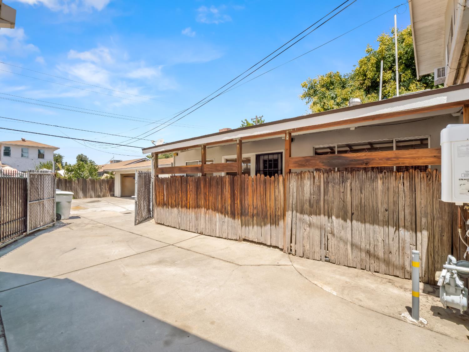 1231 N Roosevelt Ave, Fresno, CA 93728