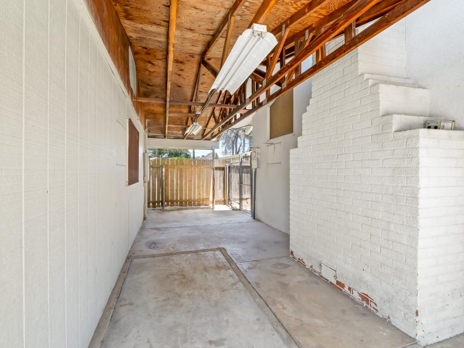 1231 N Roosevelt Ave, Fresno, CA 93728