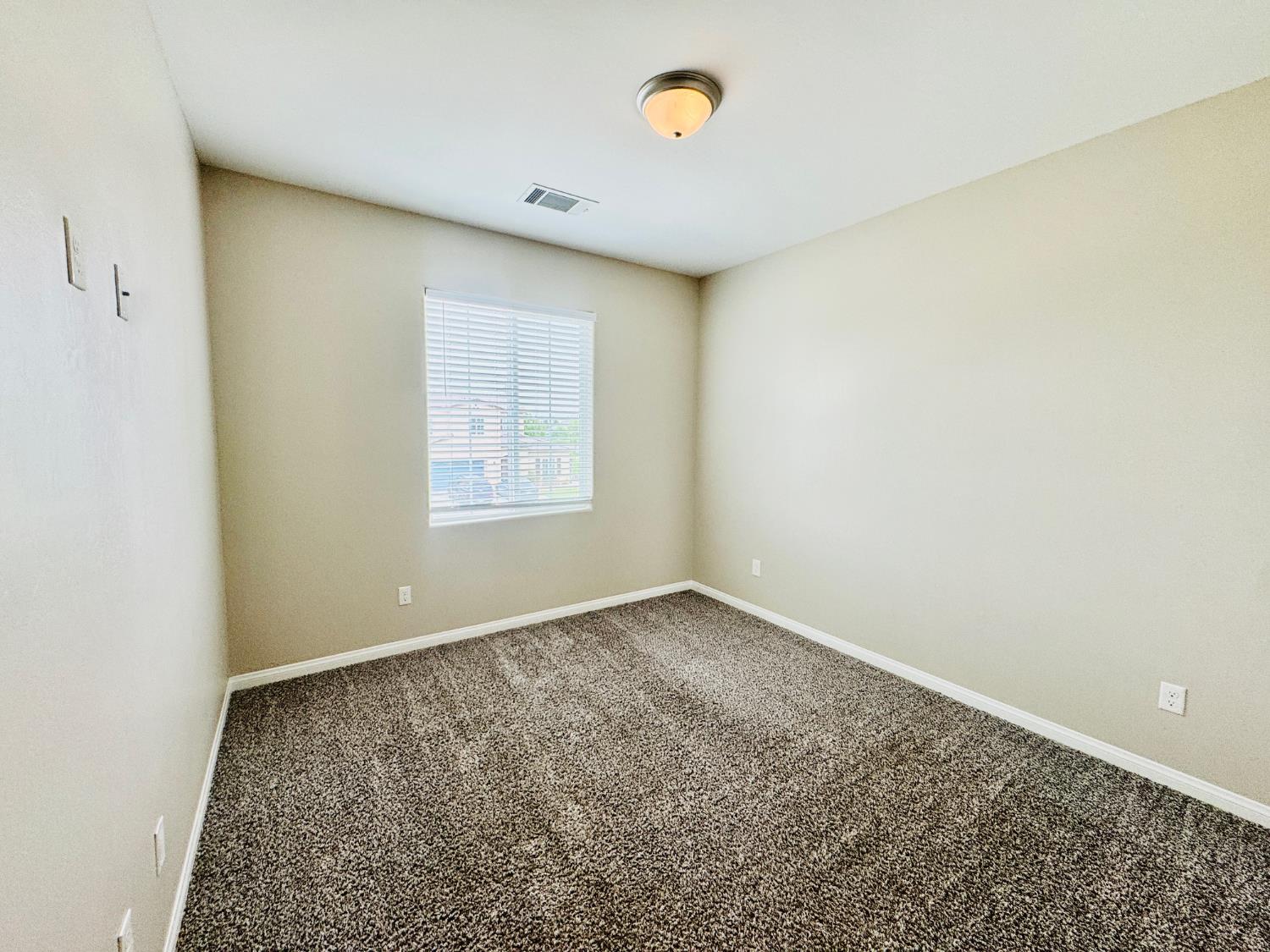 8512 Kowa St, Bakersfield, CA 93314