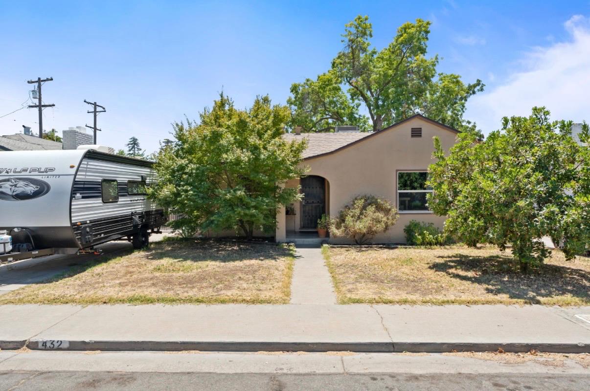 432 E Cambridge Ave, Fresno, CA 93704