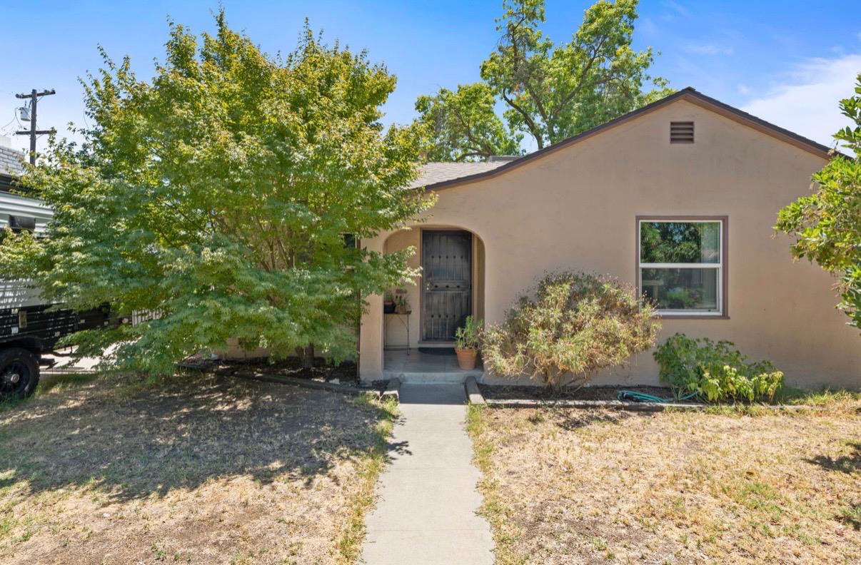 432 E Cambridge Ave, Fresno, CA 93704