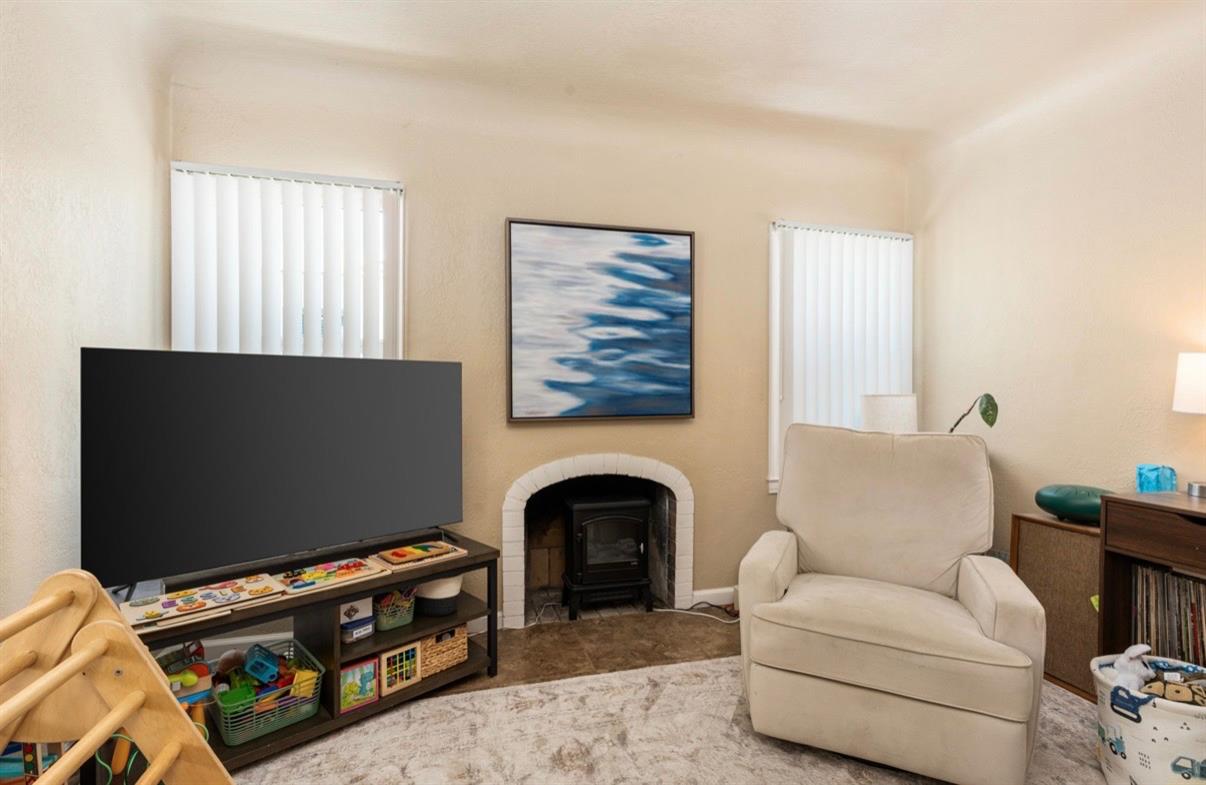 432 E Cambridge Ave, Fresno, CA 93704