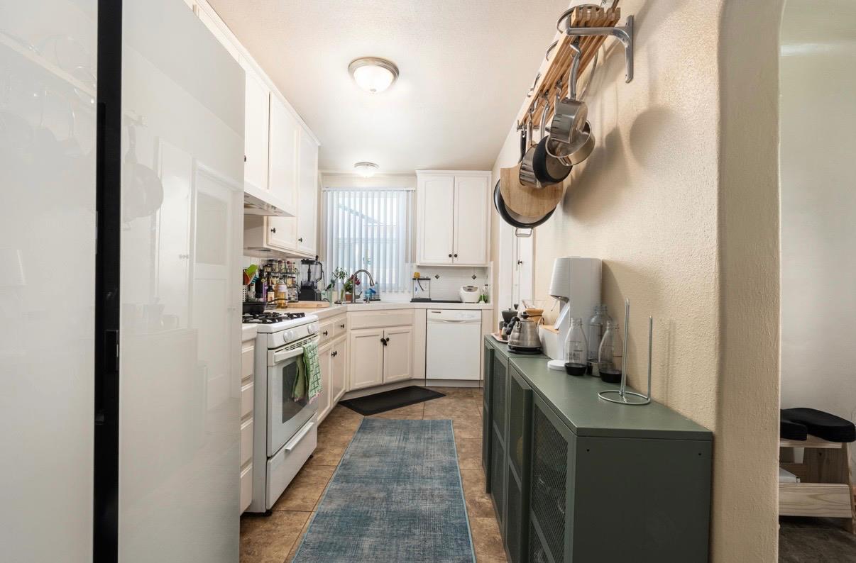 432 E Cambridge Ave, Fresno, CA 93704