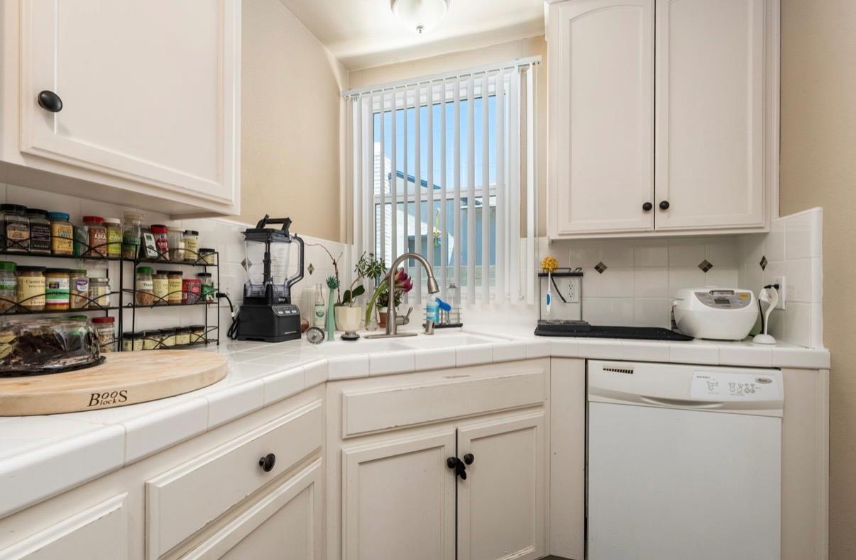 432 E Cambridge Ave, Fresno, CA 93704