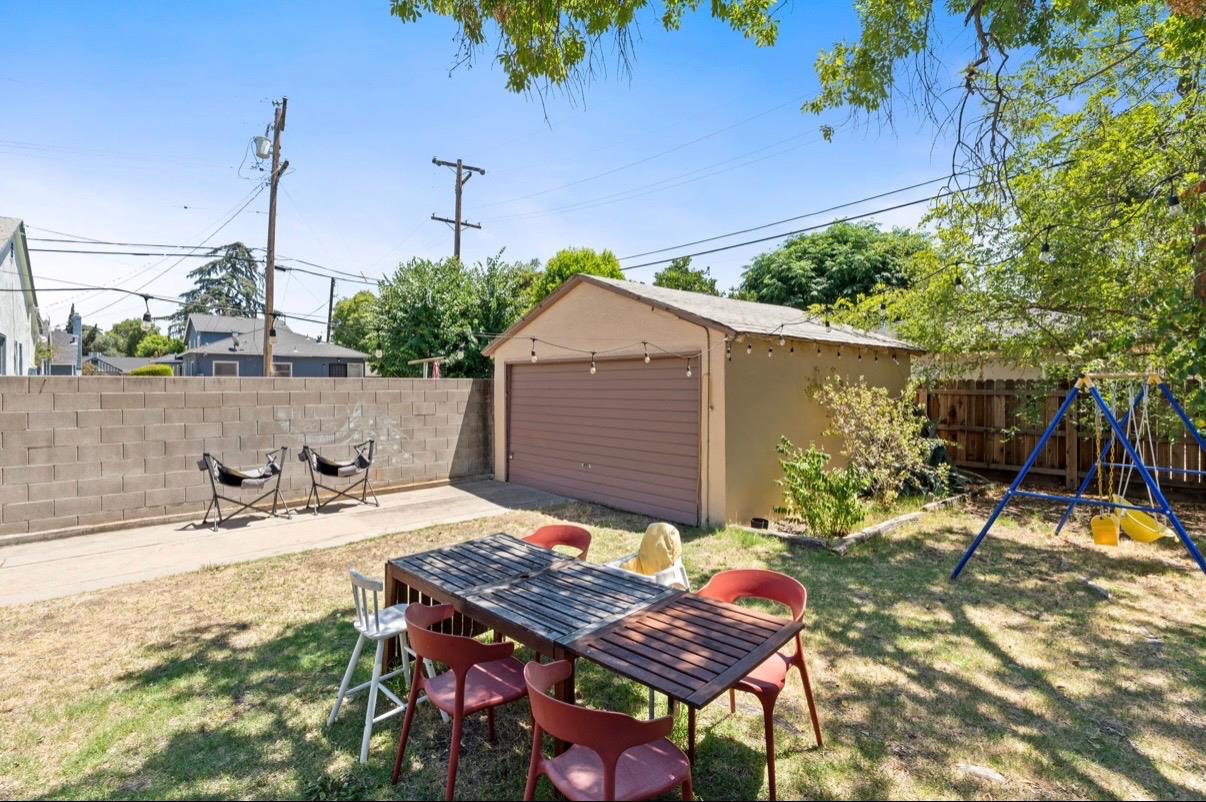 432 E Cambridge Ave, Fresno, CA 93704
