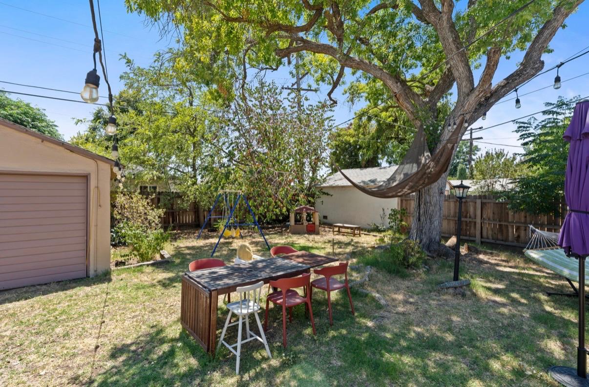 432 E Cambridge Ave, Fresno, CA 93704