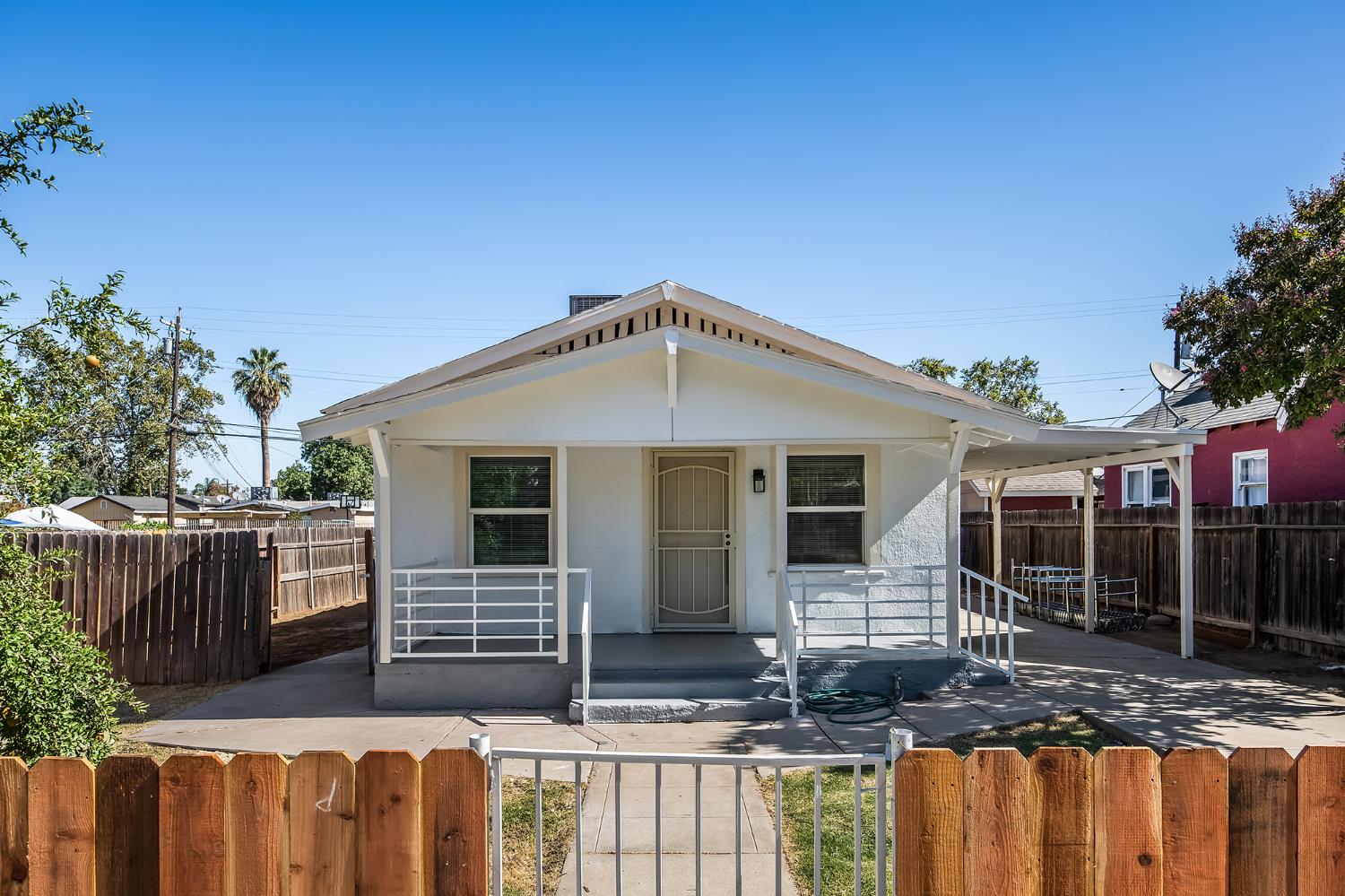 2221 E Lewis Ave, Fresno, CA 93701