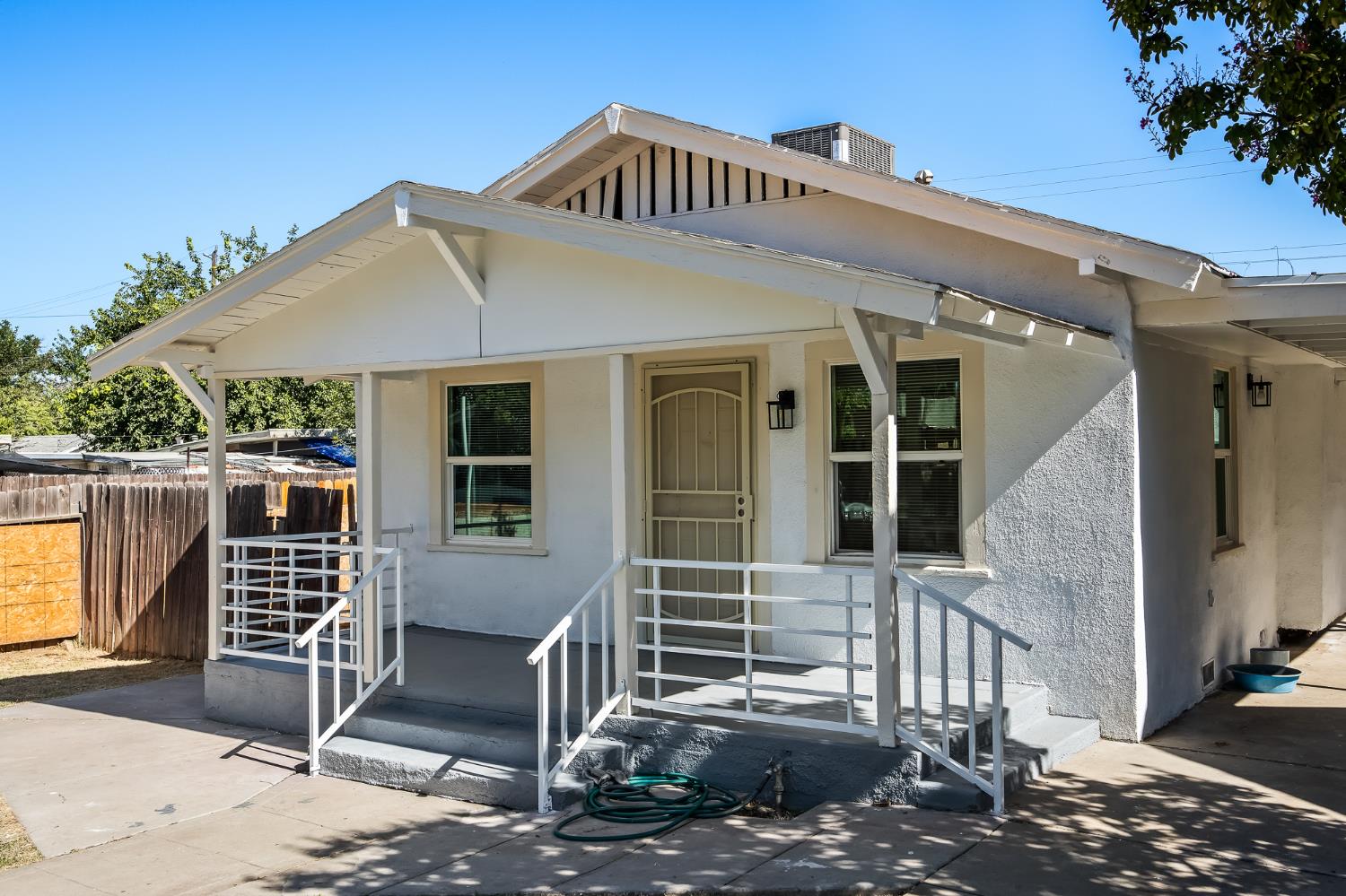 2221 E Lewis Ave, Fresno, CA 93701