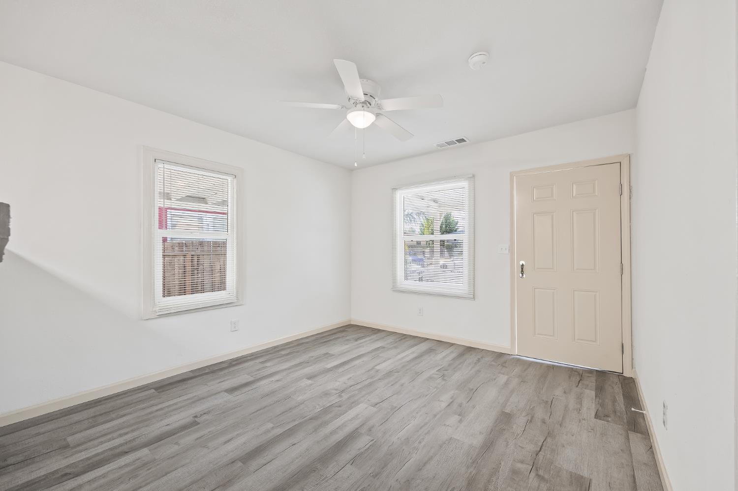 2221 E Lewis Ave, Fresno, CA 93701