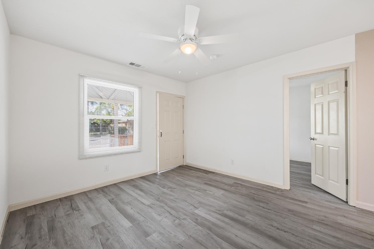 2221 E Lewis Ave, Fresno, CA 93701