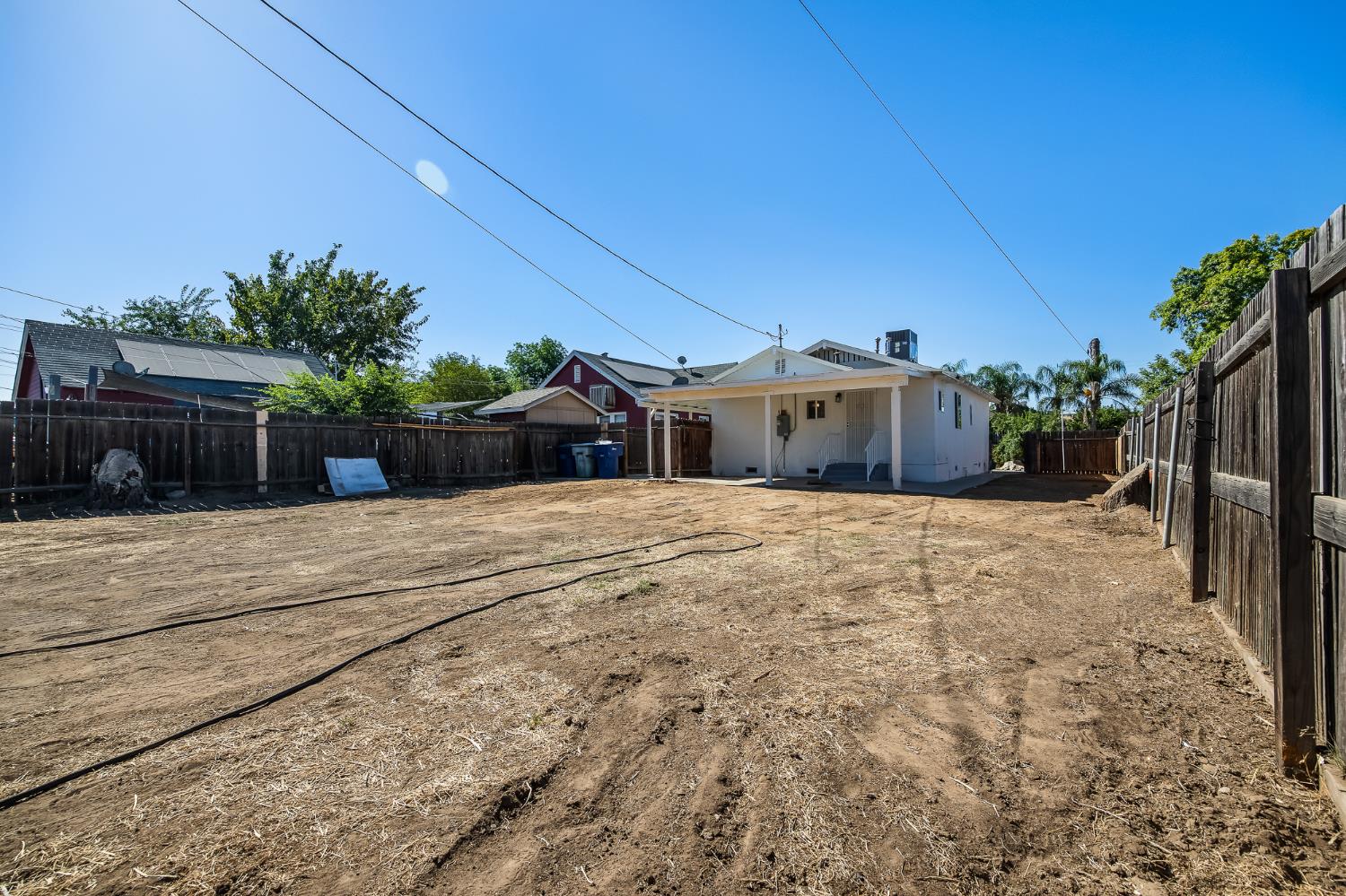 2221 E Lewis Ave, Fresno, CA 93701