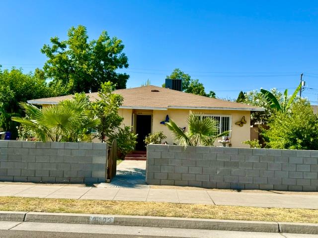 2103 Floral Ave, Selma, CA 93662