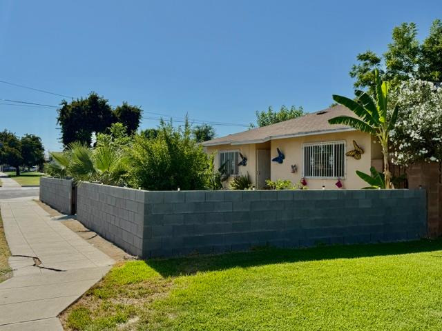 2103 Floral Ave, Selma, CA 93662