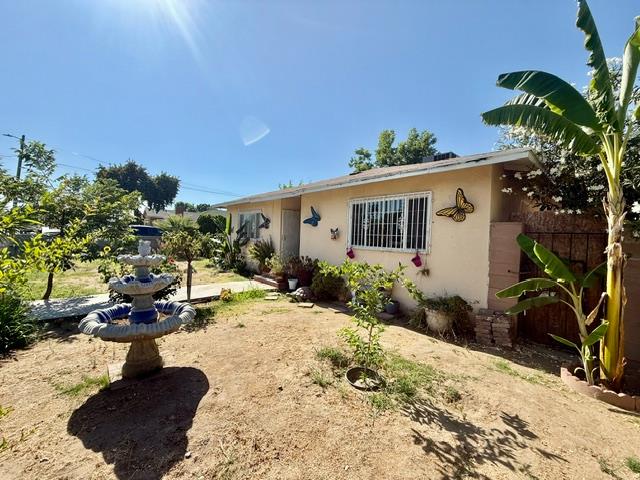2103 Floral Ave, Selma, CA 93662