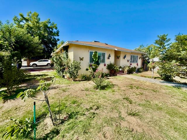 2103 Floral Ave, Selma, CA 93662