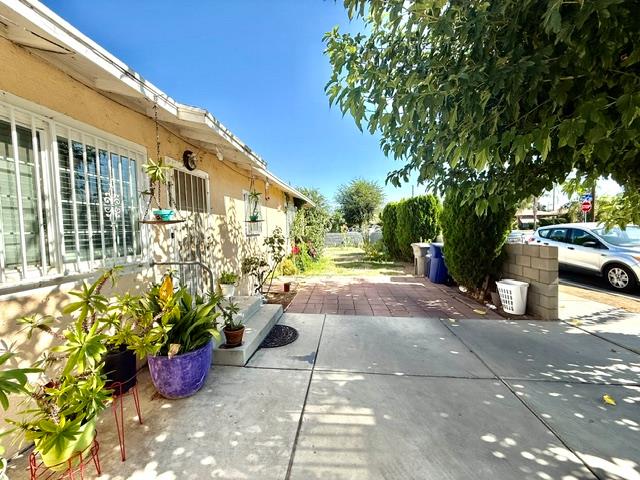 2103 Floral Ave, Selma, CA 93662