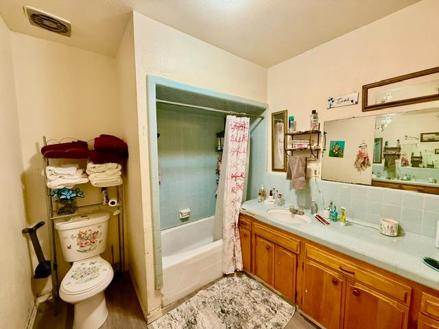 2103 Floral Ave, Selma, CA 93662