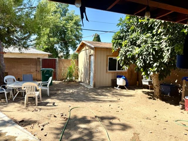 2103 Floral Ave, Selma, CA 93662