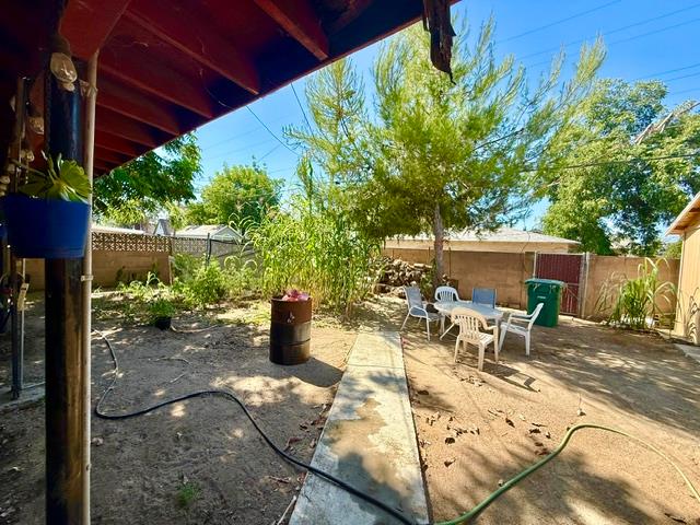 2103 Floral Ave, Selma, CA 93662