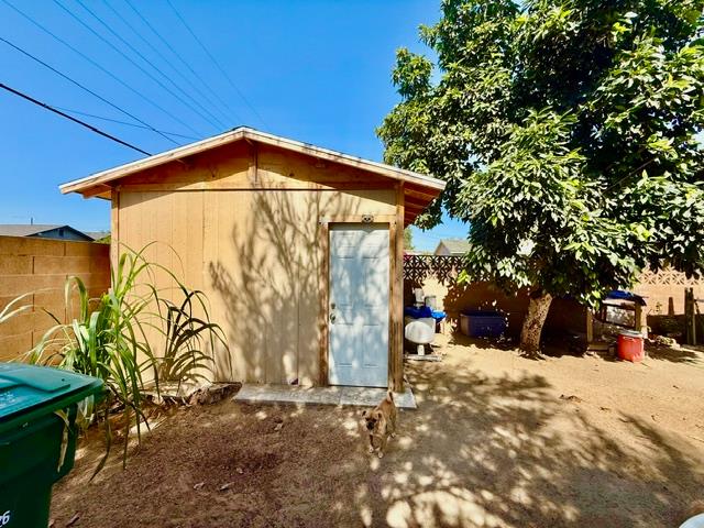 2103 Floral Ave, Selma, CA 93662