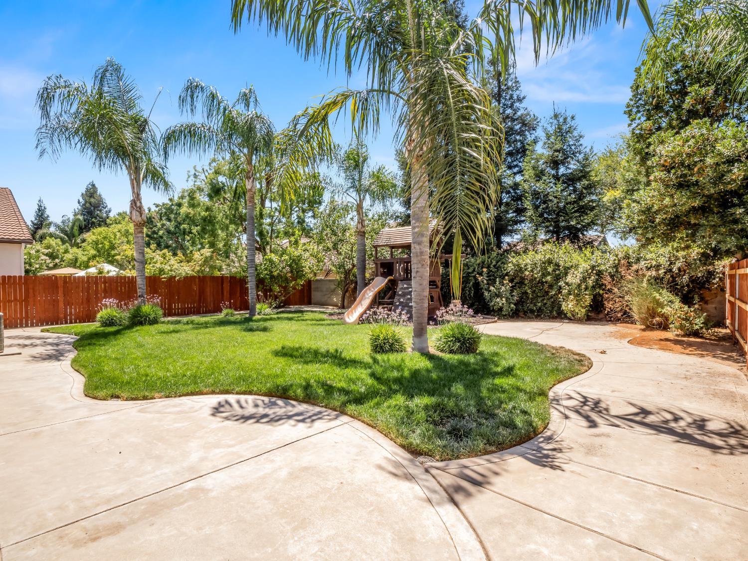 8051 N Paula Ave, Fresno, CA 93720