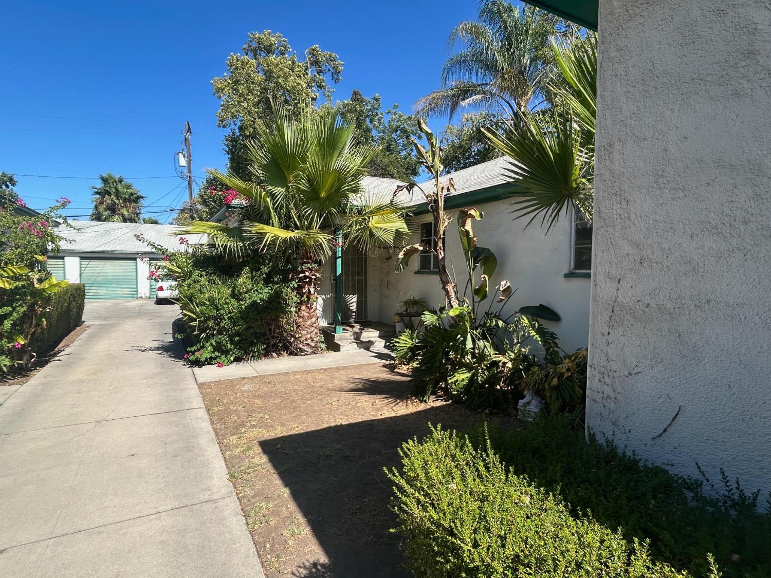 1024 N Broadway, Fresno, CA 93728