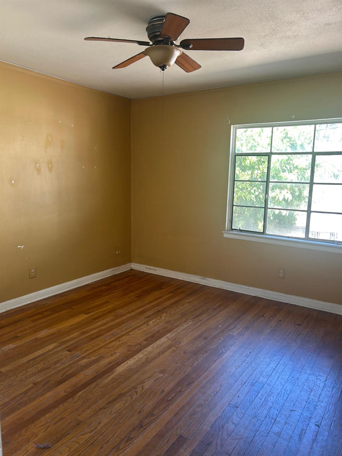 1024 N Broadway, Fresno, CA 93728