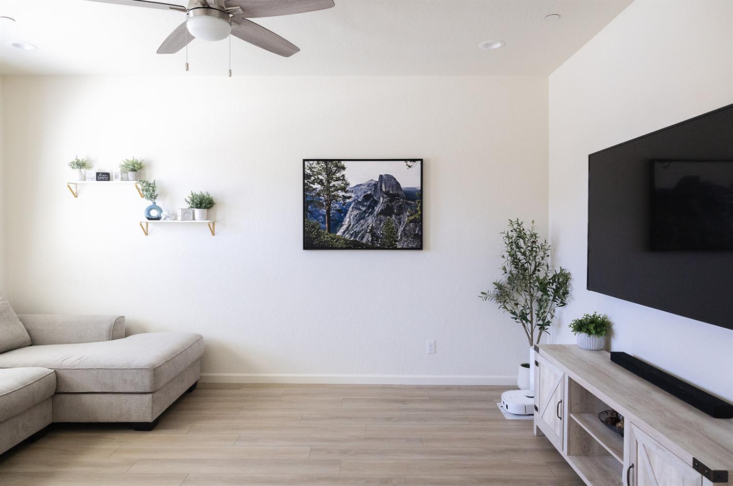4019 Portals Ave, Clovis, CA 93619