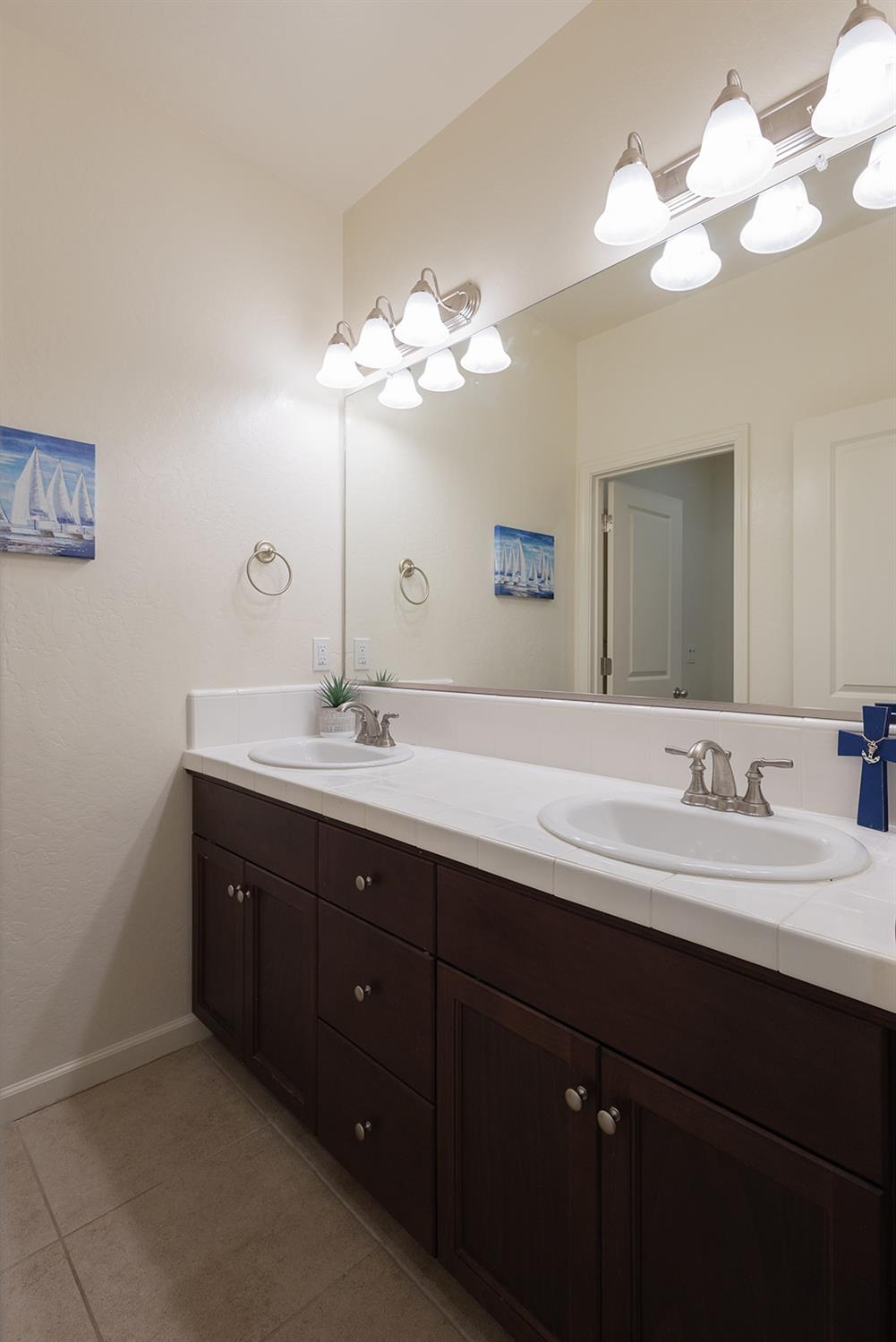 4019 Portals Ave, Clovis, CA 93619