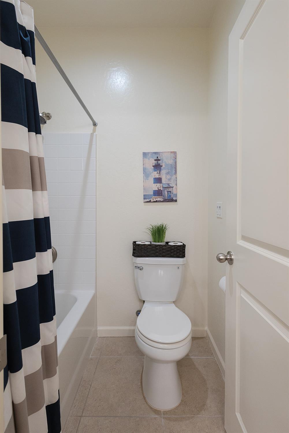 4019 Portals Ave, Clovis, CA 93619
