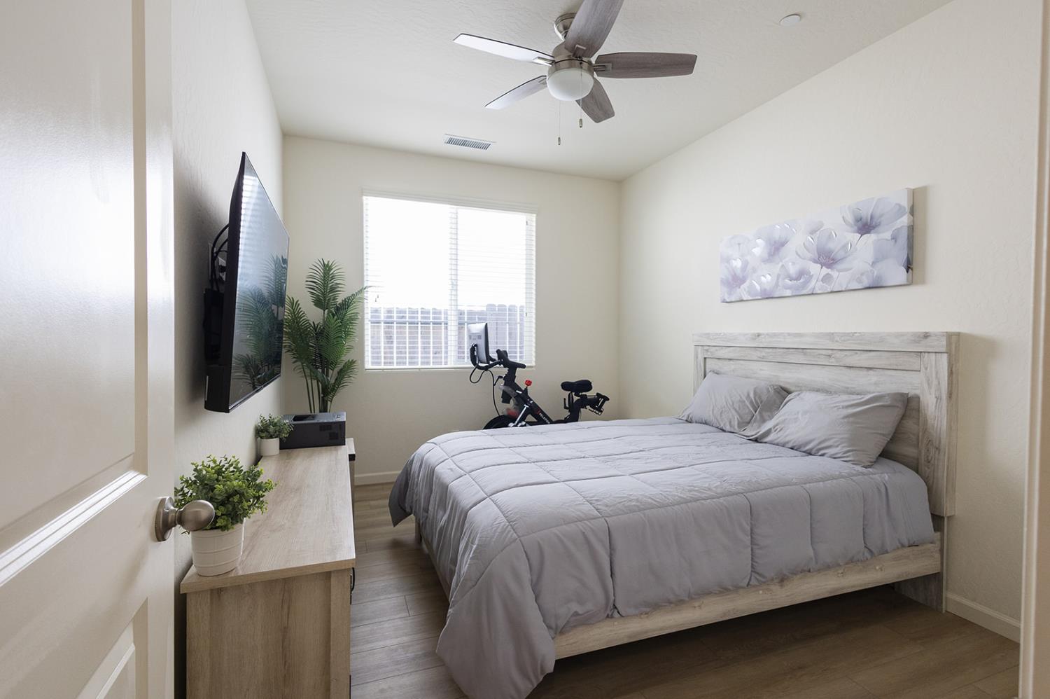 4019 Portals Ave, Clovis, CA 93619