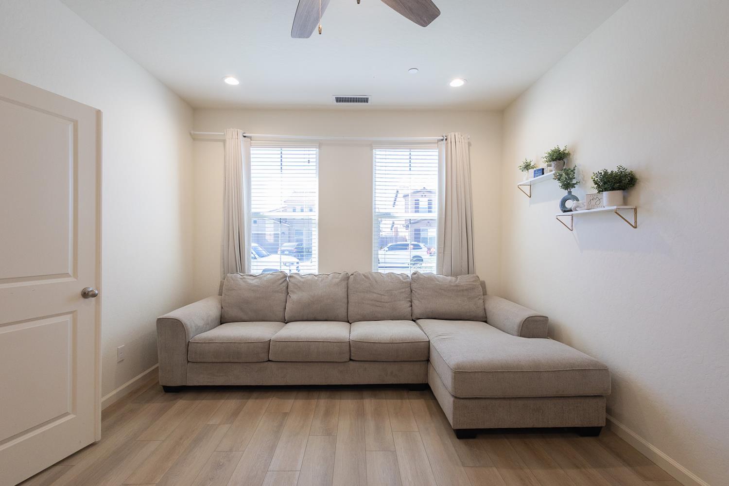 4019 Portals Ave, Clovis, CA 93619