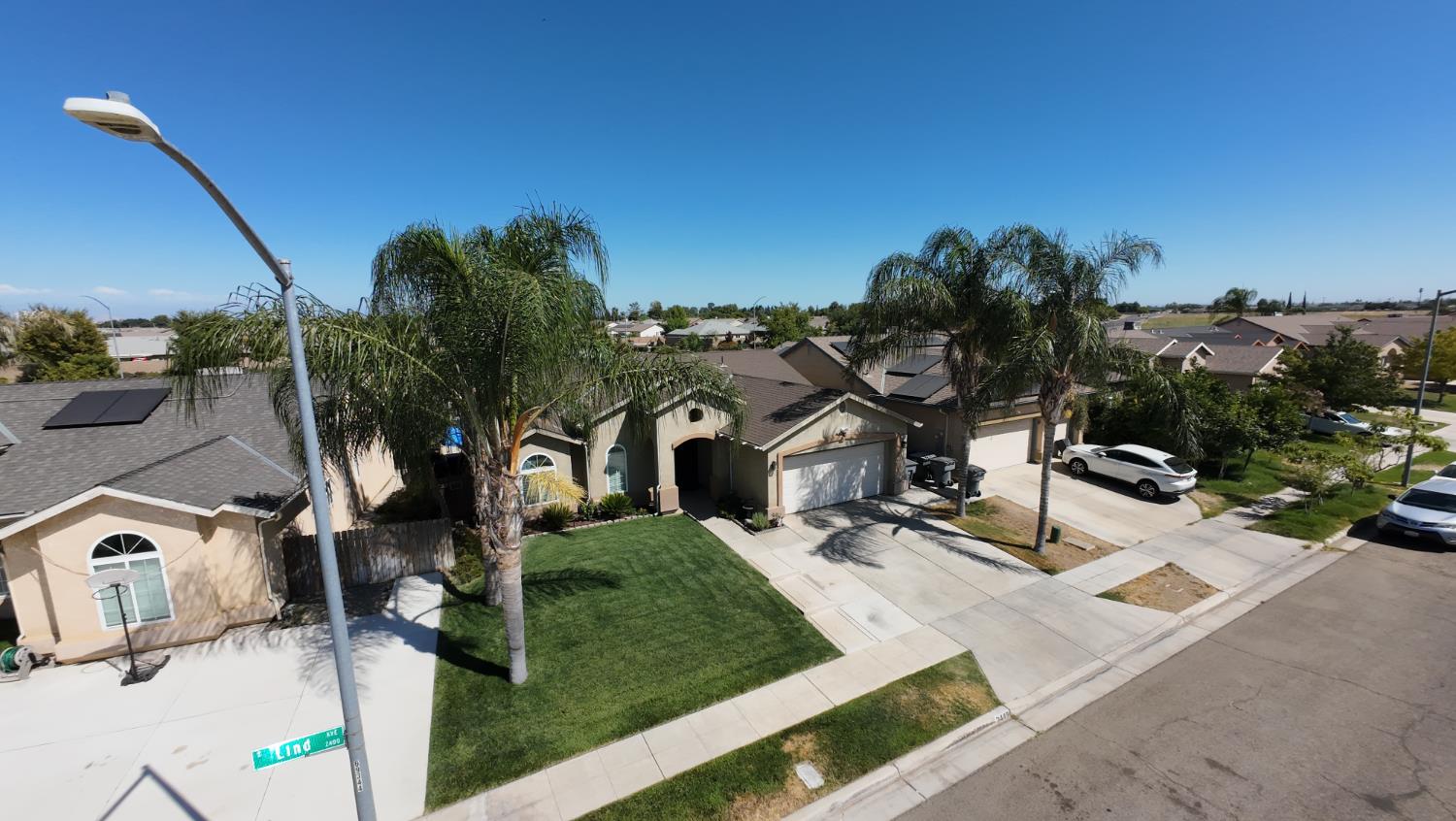 2449 S Lind Ave, Fresno, CA 93725
