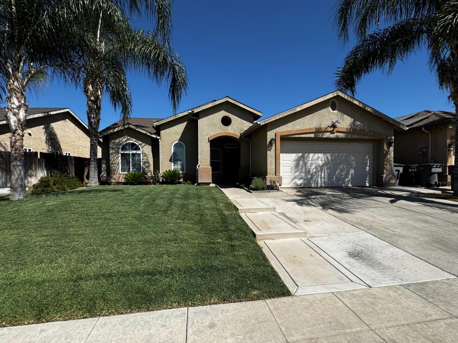 2449 S Lind Ave, Fresno, CA 93725