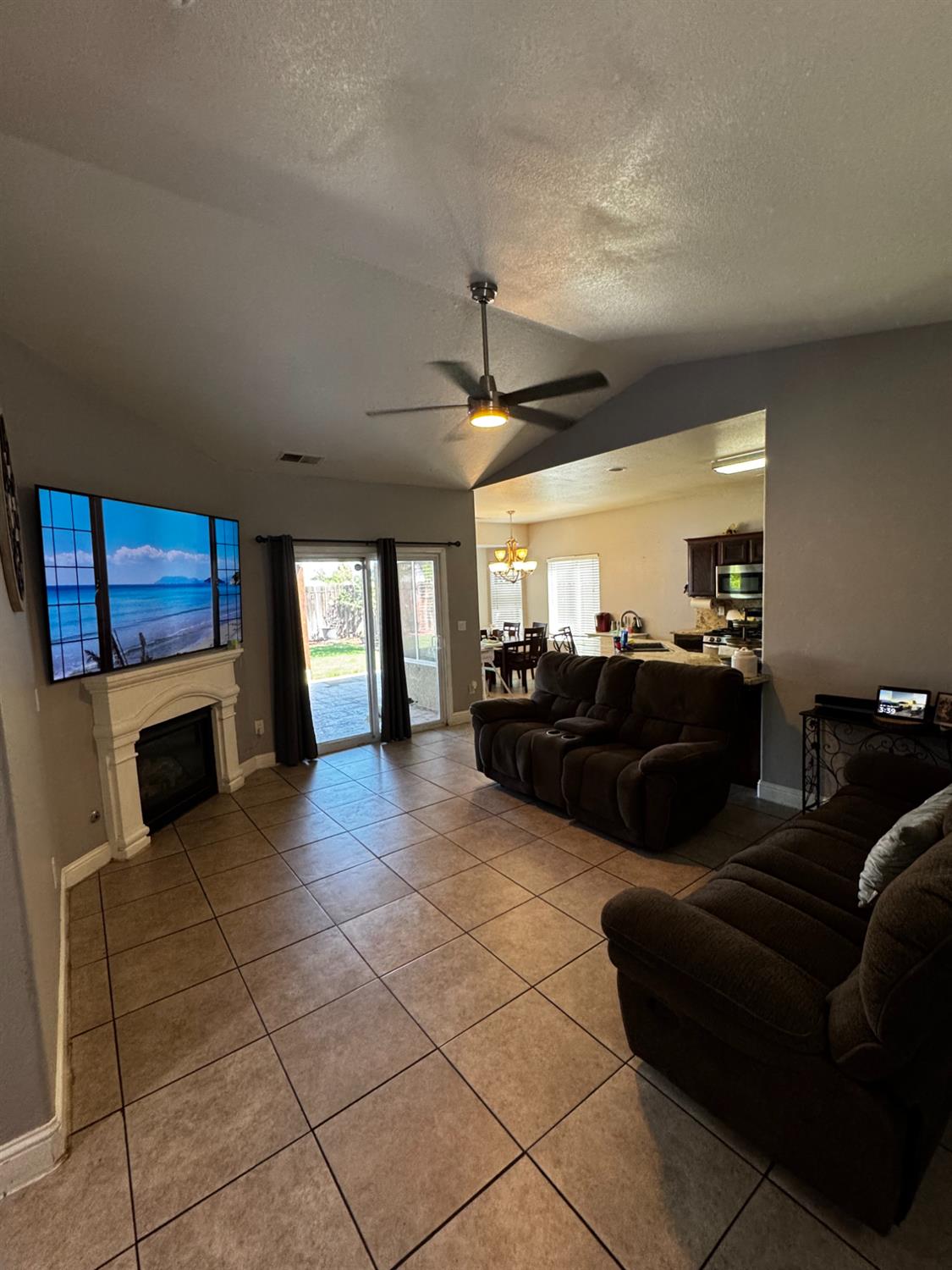 2449 S Lind Ave, Fresno, CA 93725