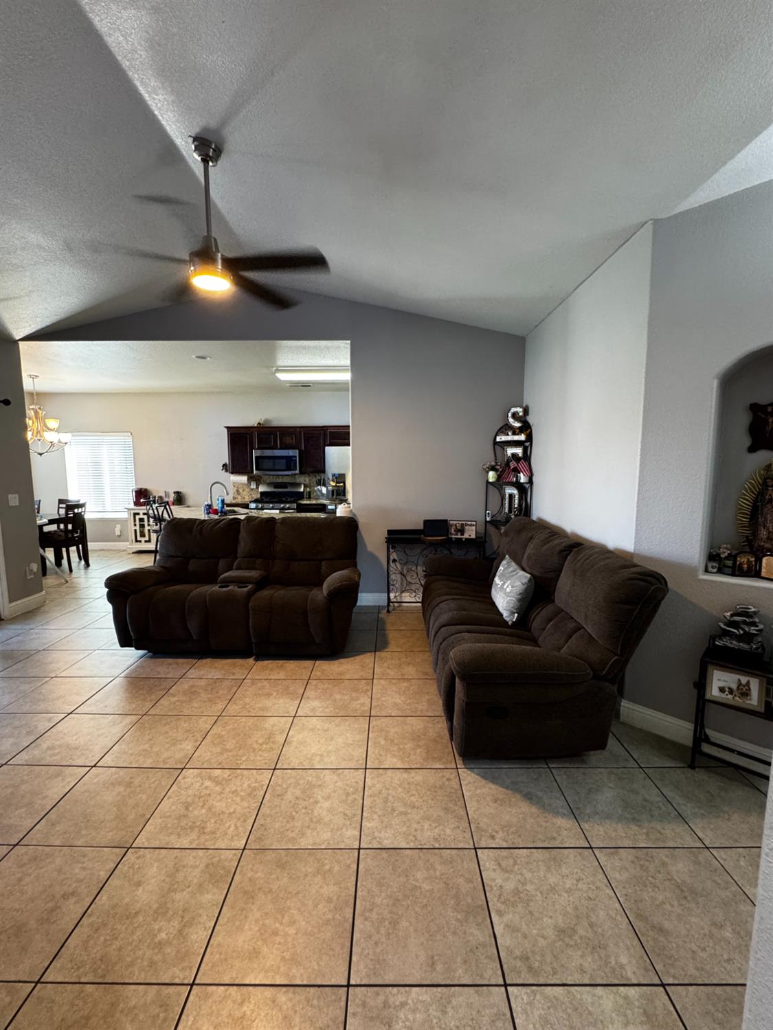 2449 S Lind Ave, Fresno, CA 93725