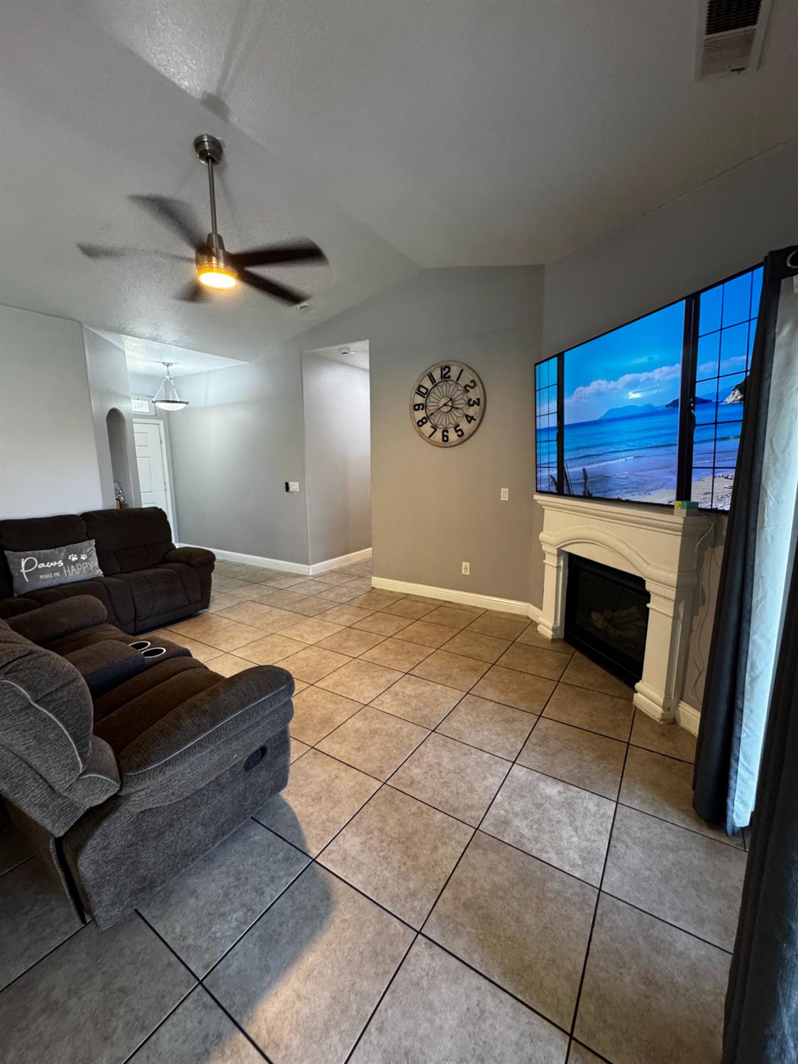 2449 S Lind Ave, Fresno, CA 93725